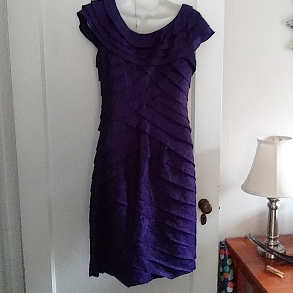 London Times purple sleeveless formal dress. Size 6P. - Picture 2 of 6
